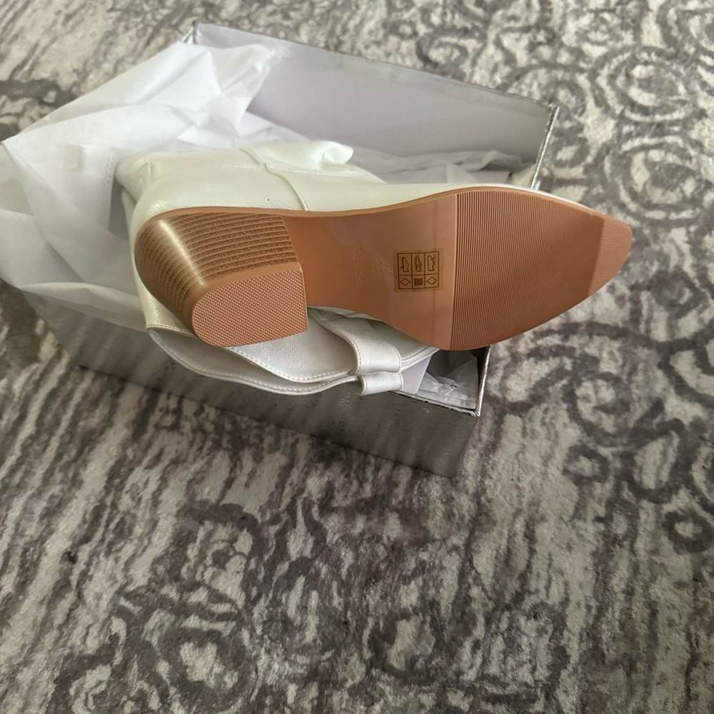 Amazon White Western-Style Women's Fashion Boots Size 11 - Picture 2 of 4